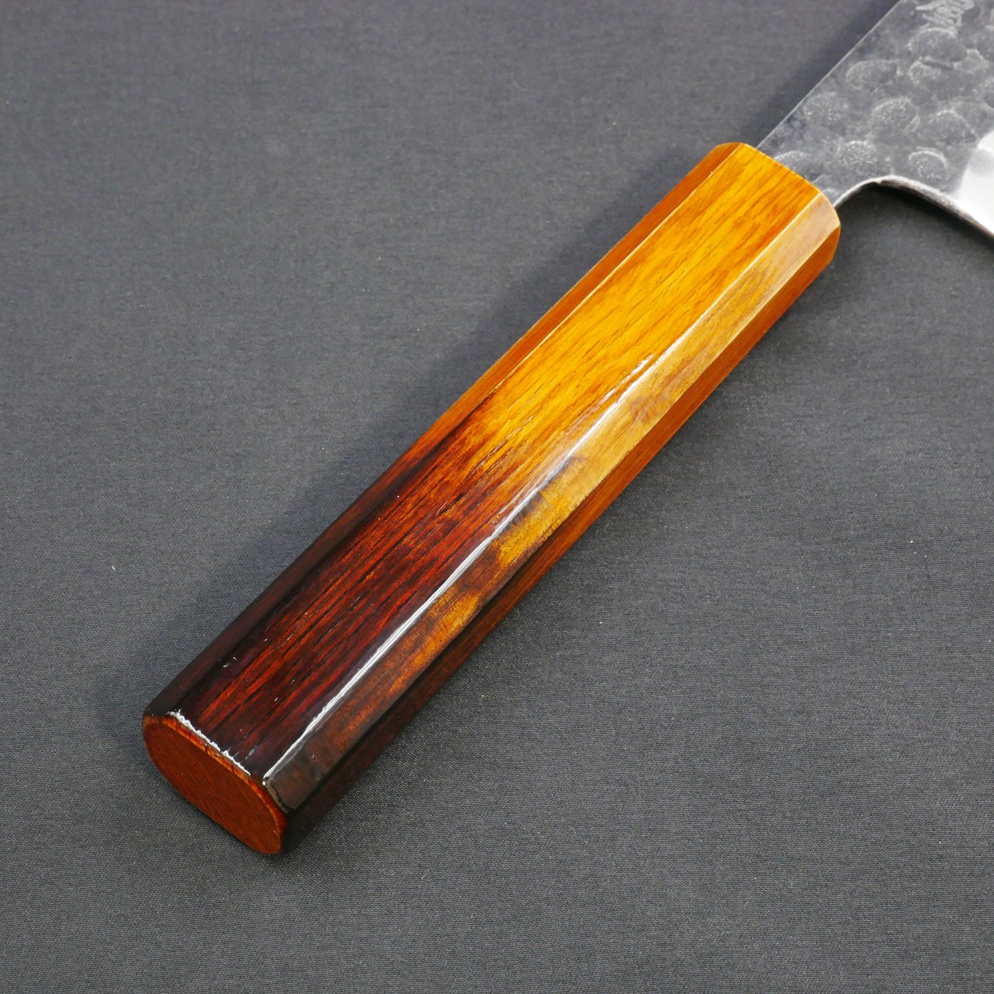 モリブデンバナジウム鋼 黒打 鎚目 牛刀 樫漆八角柄