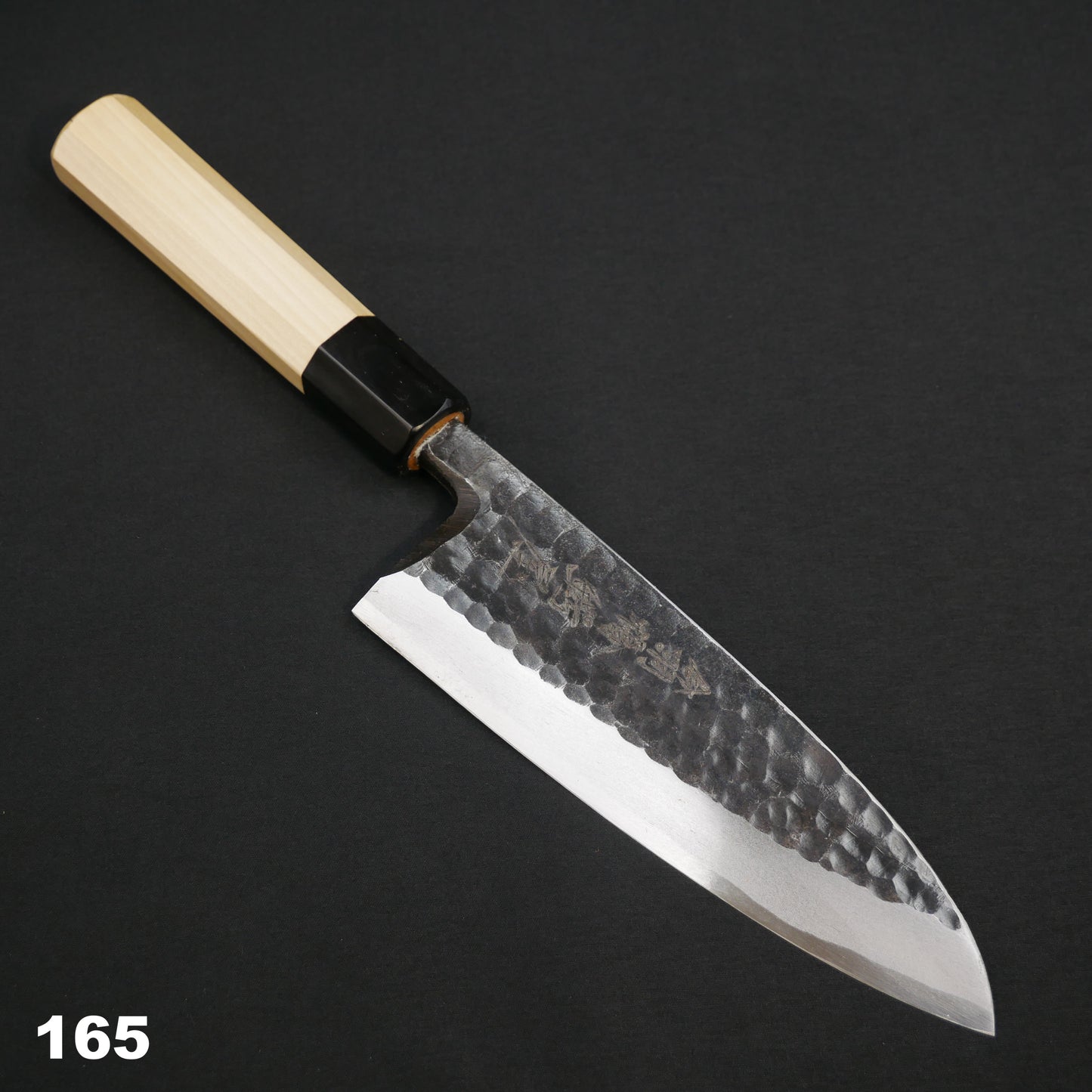 白二鋼 黒打 鎚目 出刃 朴八角柄