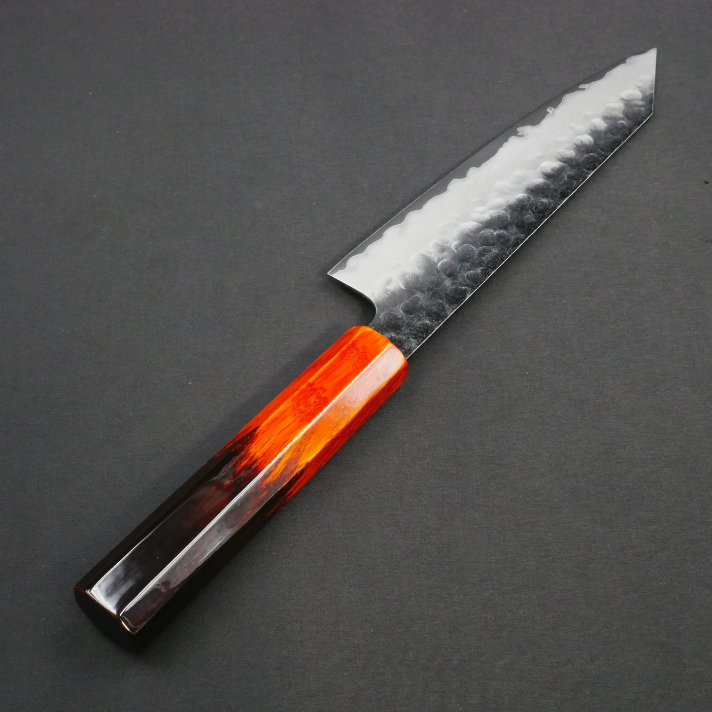 モリブデンバナジウム鋼 黒打 鎚目 切付三徳 樫漆八角柄