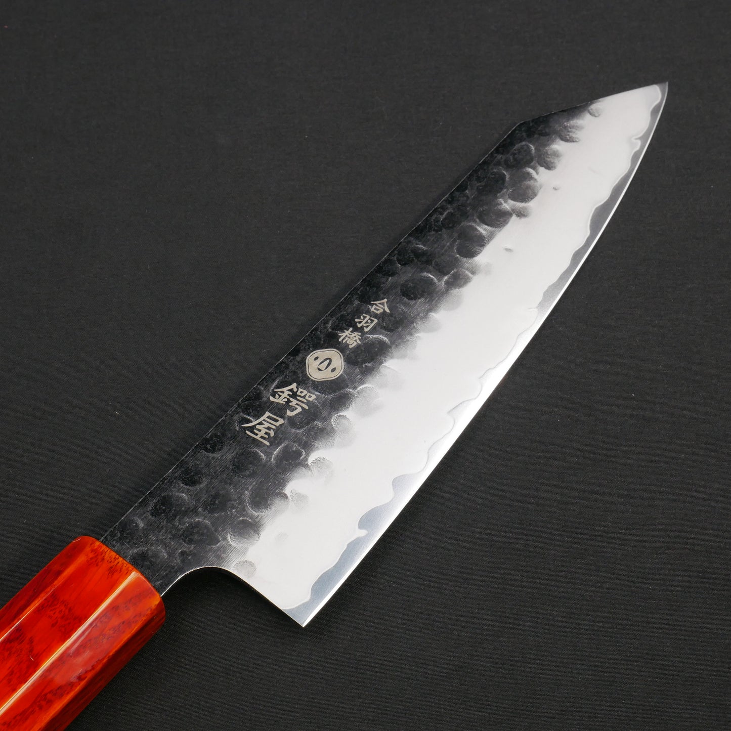 モリブデンバナジウム鋼 黒打 鎚目 切付三徳 樫漆八角柄