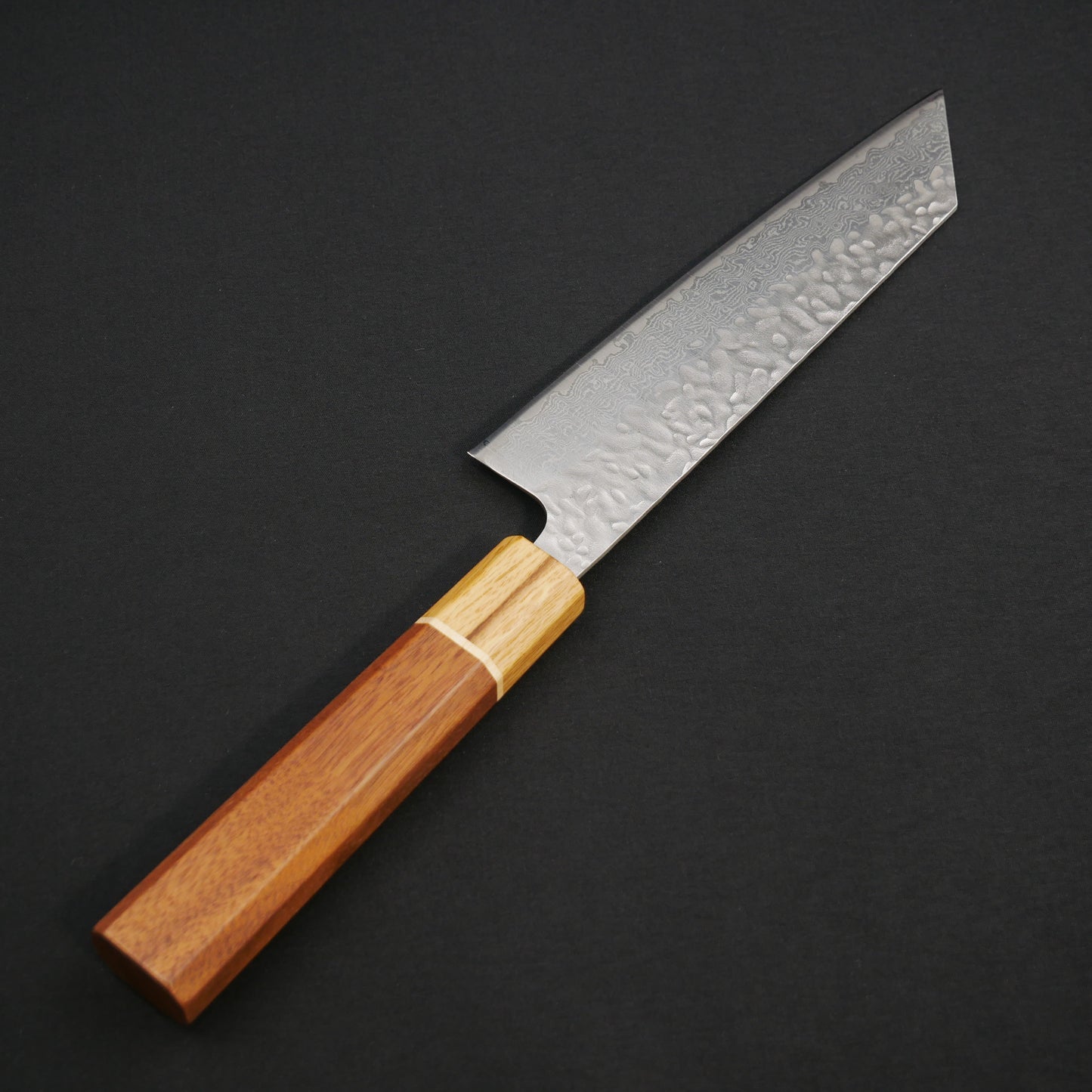 AUS10 鎚目 ダマスカス 切付三徳 ウォールナット八角柄